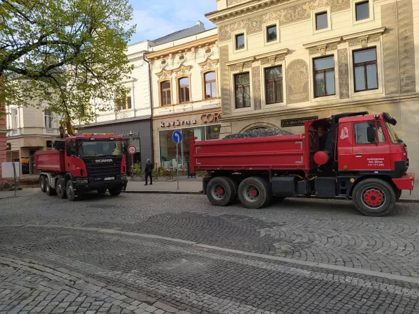 Práce v Prostřední ulici UH